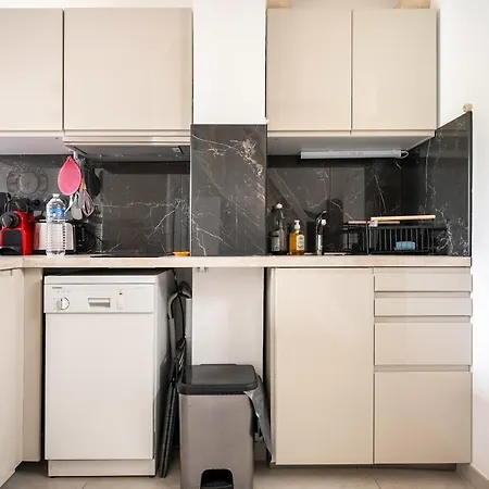 Entier, 150 M De La Appartement
