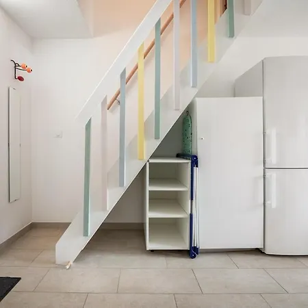 Appartement Entier, 150 M De La *