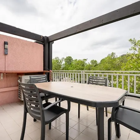Entier, 150 M De La Appartement *