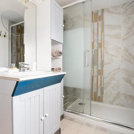 Apartment Entier, 150 M De La